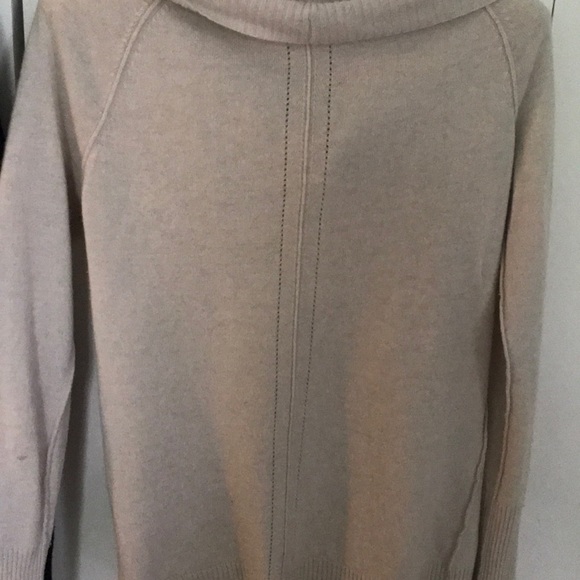 2 Banana Republic sweaters - Picture 4 of 5